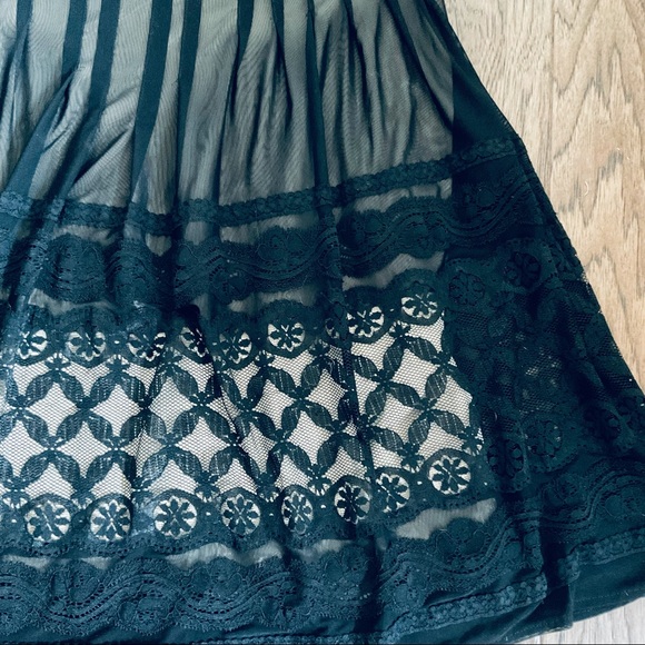 Beautiful Floral Lace Skirt ✨ Size Small - Picture 2 of 2